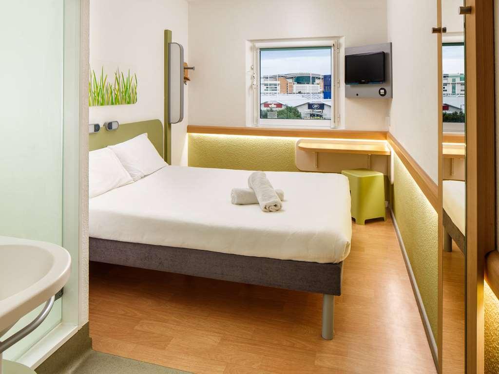 Ibis Budget Portsmouth Room photo